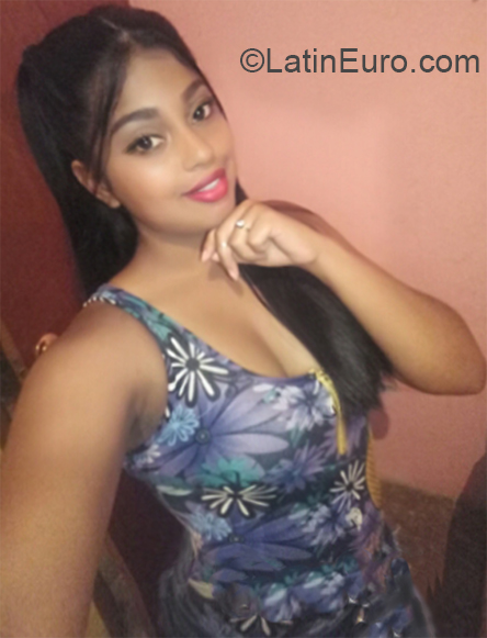 Date this attractive Venezuela girl Milagros from Ciudad Bolivar VE2933