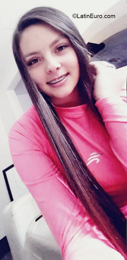 Date this charming Colombia girl Yessica from Bogota CO27100