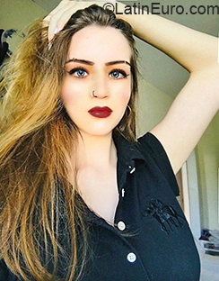 Date this happy Brazil girl Nicole from Rio de Janeiro BR11028