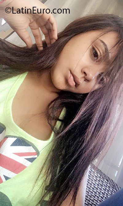 Date this funny Dominican Republic girl Nahomy from Bonao DO37212
