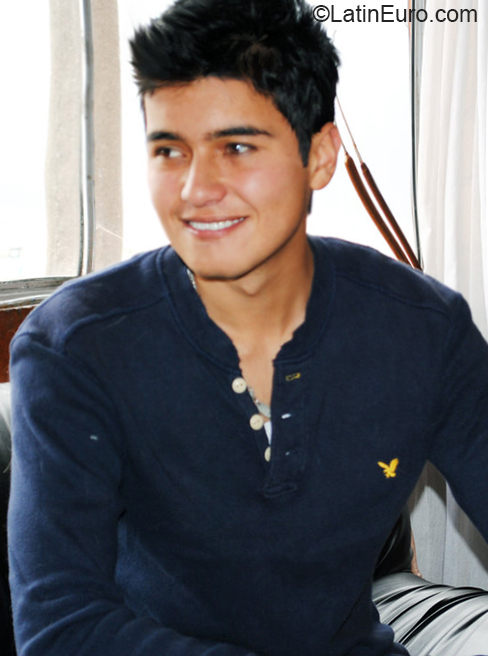 Date this georgeous Peru man Ricardo from Lima PE1490