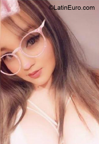 Date this attractive Colombia girl Paola from Bogota CO26707