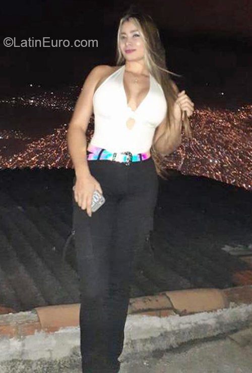 Date this young Colombia girl Yenni from Medellin CO26743