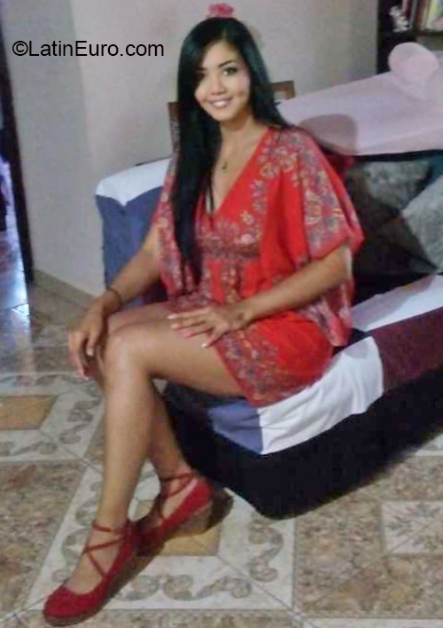 Date this happy Colombia girl Mayte from Pereira CO30301