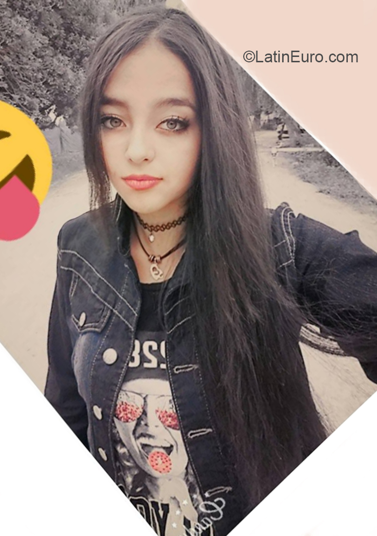 Date this young Argentina girl Magi from Mendoza AR331