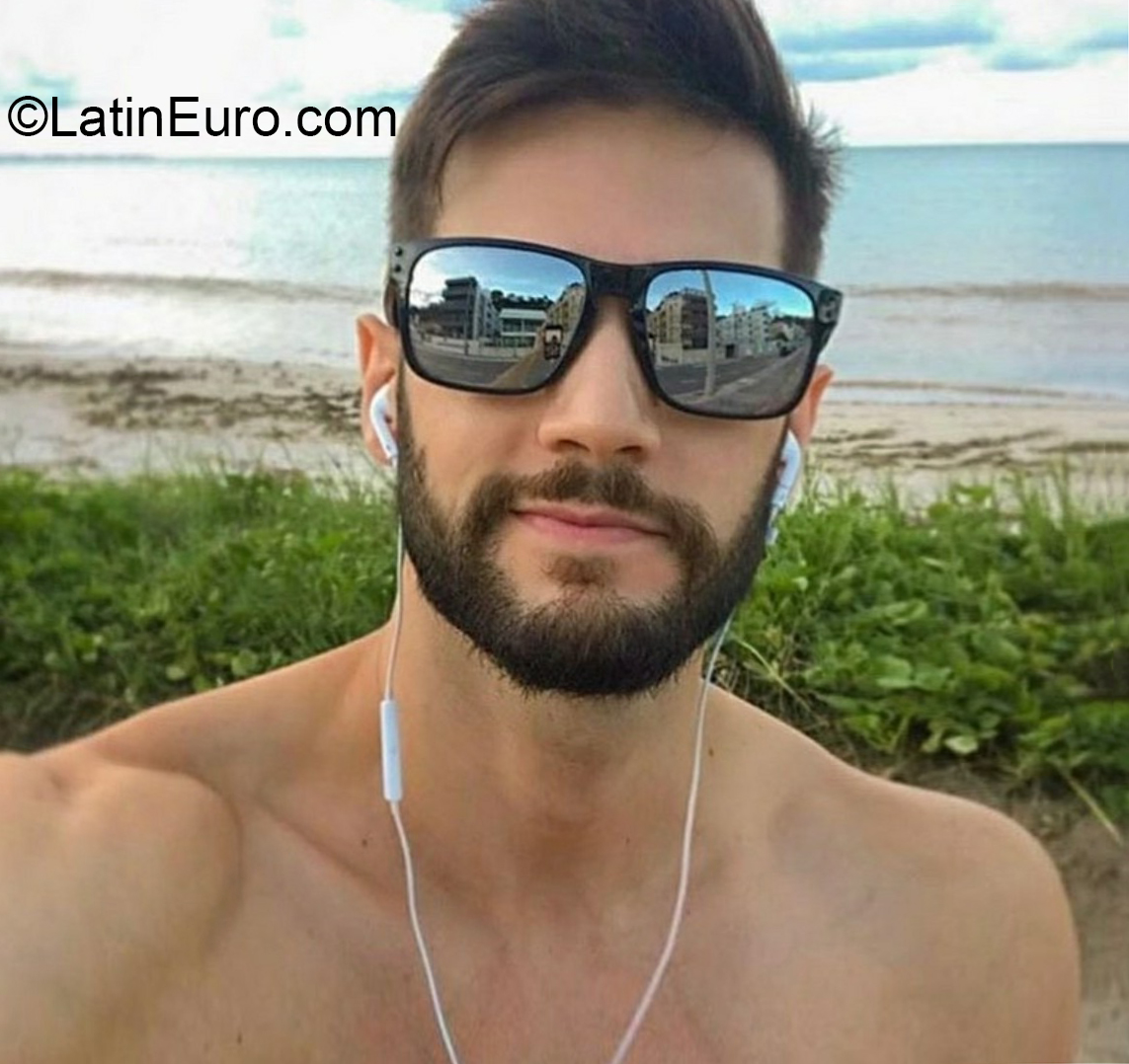 Date this pretty Brazil man Murillo from Campinas BR11037