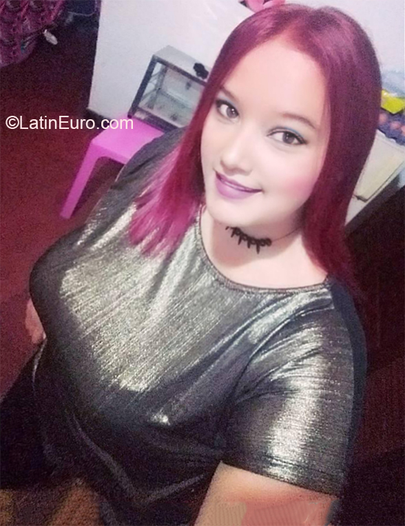 Date this tall Colombia girl Yulieth from Armenia CO26775