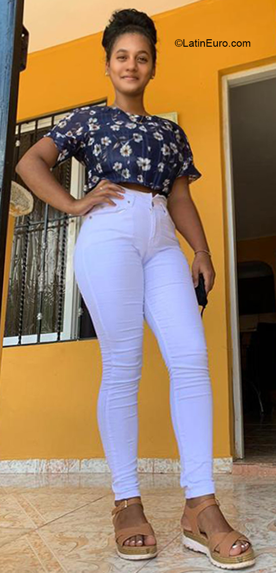 Date this stunning Dominican Republic girl Nayeli from Puerto Plata DO37366