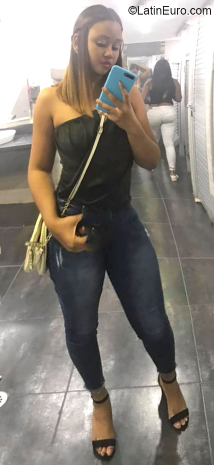 Date this delightful Dominican Republic girl Lizmar from Santiago DO37371