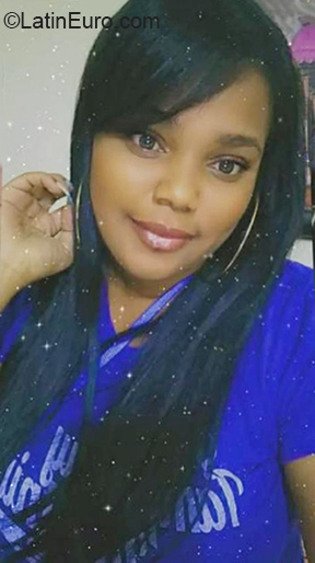 Date this foxy Dominican Republic girl Eliany from Santo Domingo DO37376