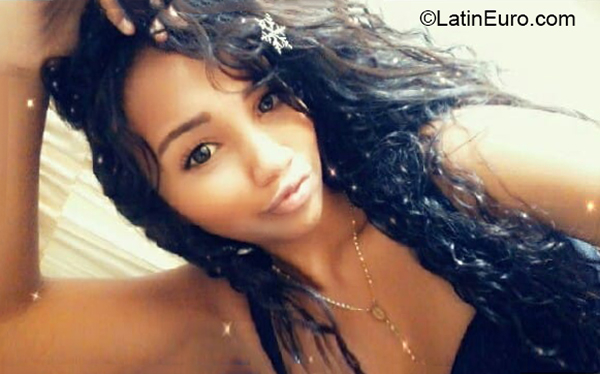 Date this gorgeous Venezuela girl Tebisiy from Caracas VE2984