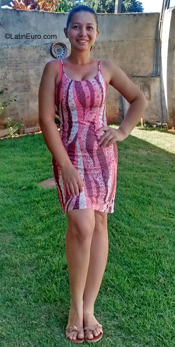 Date this voluptuous Brazil girl Soraia from Cascavel BR11050