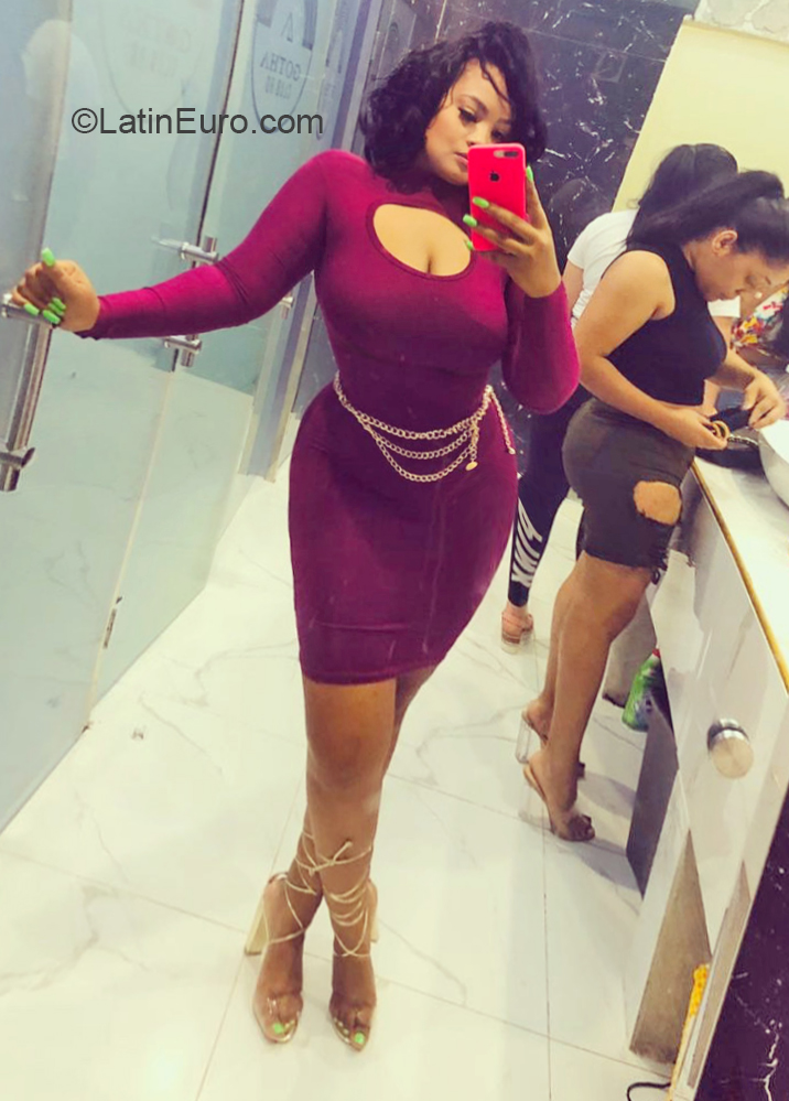 Date this pretty Dominican Republic girl Joselyn from Santo Domingo DO37454