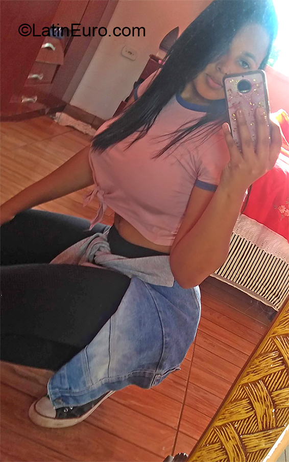 Date this hard body Brazil girl Samara from Sao Paulo BR11056