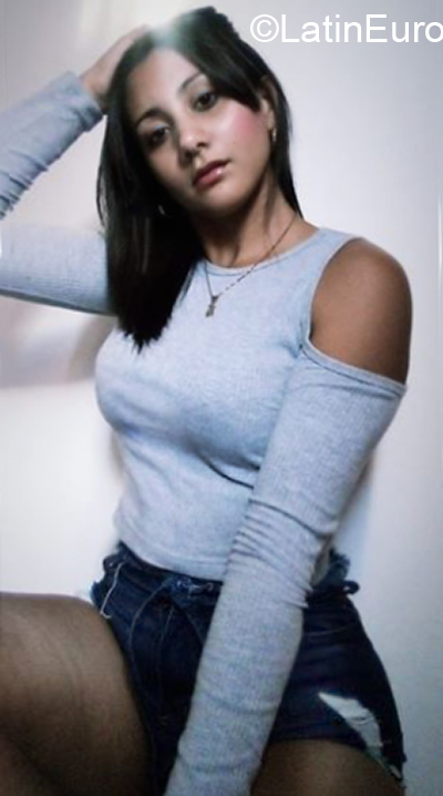 Date this voluptuous Uruguay girl Veronica from Montevideo UY46