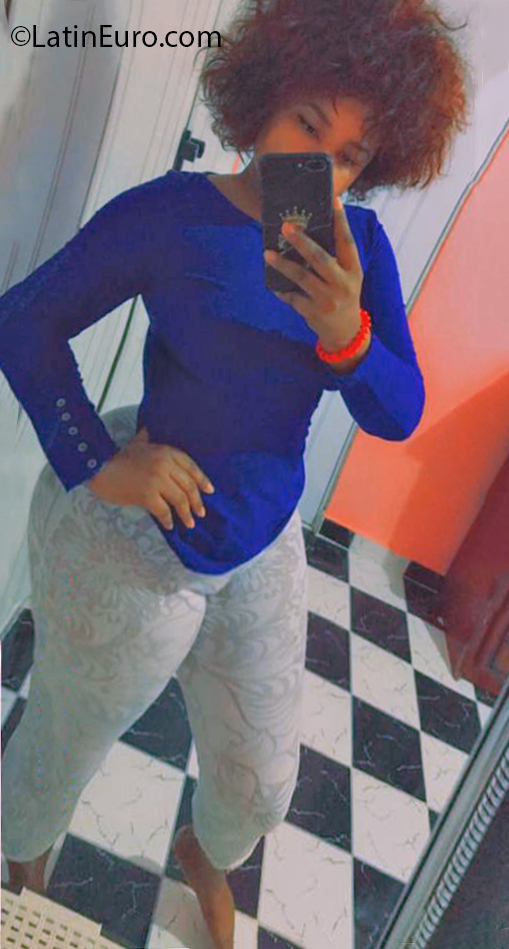 Date this hard body Dominican Republic girl Ana carina from Santo Domingo DO37486