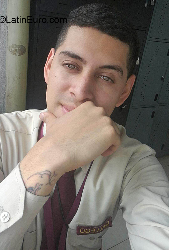 Date this fun Colombia man Cristian from Manizales CO26862