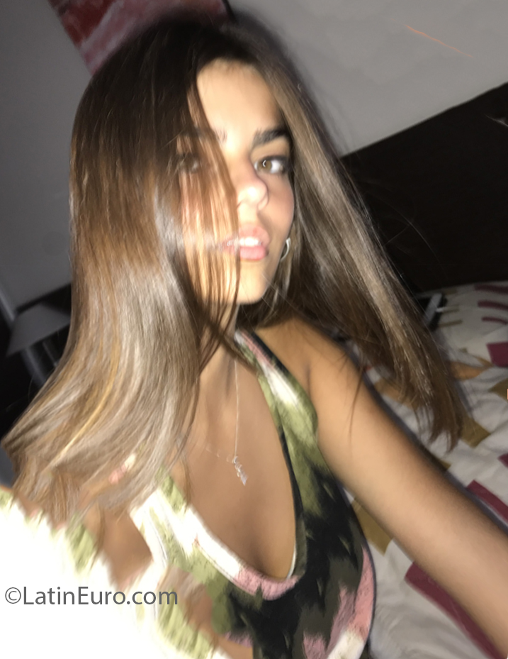Date this charming Argentina girl Eleonor from Cordoba AR353
