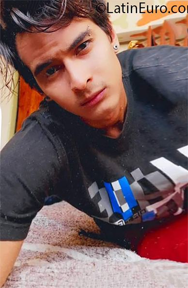 Date this georgeous Venezuela man Victor from Caracas VE3028