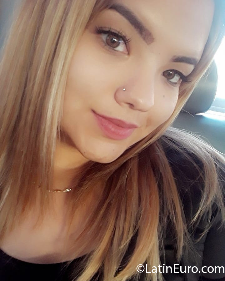 Date this georgeous Venezuela girl Andrea from Miranda VE3034