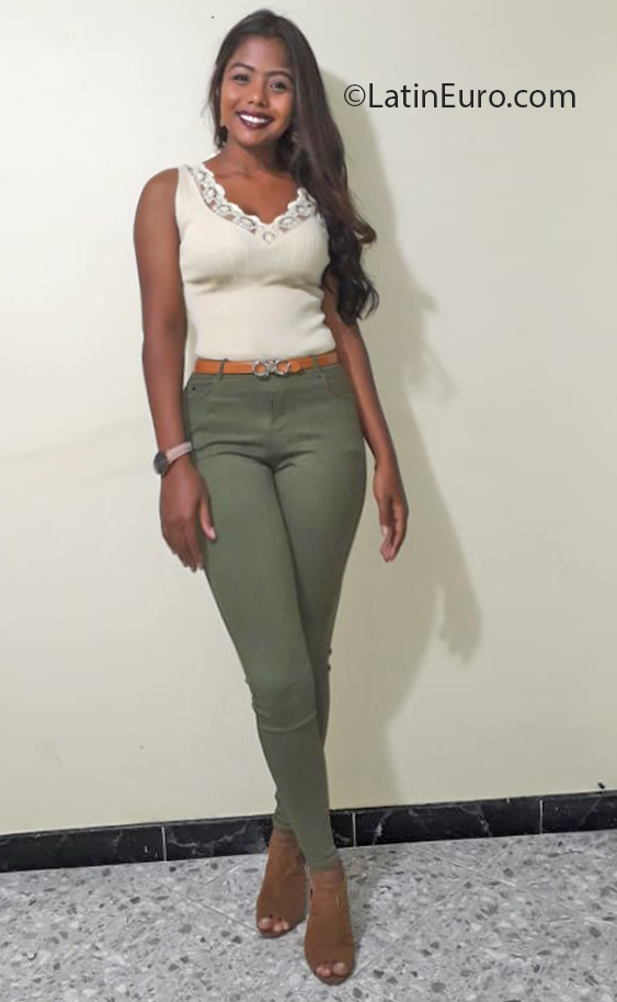 Date this sultry Colombia girl Yami from Medellin CO26956