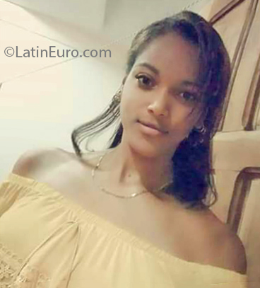 Date this lovely Cuba girl Aly from Cienfuegos CU667