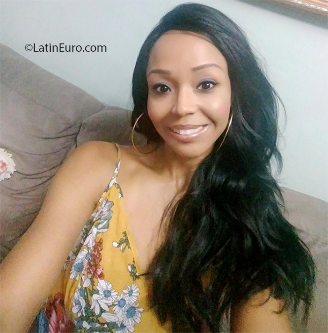 Date this attractive Brazil girl Jaqueline from Rio De Janeiro BR12427