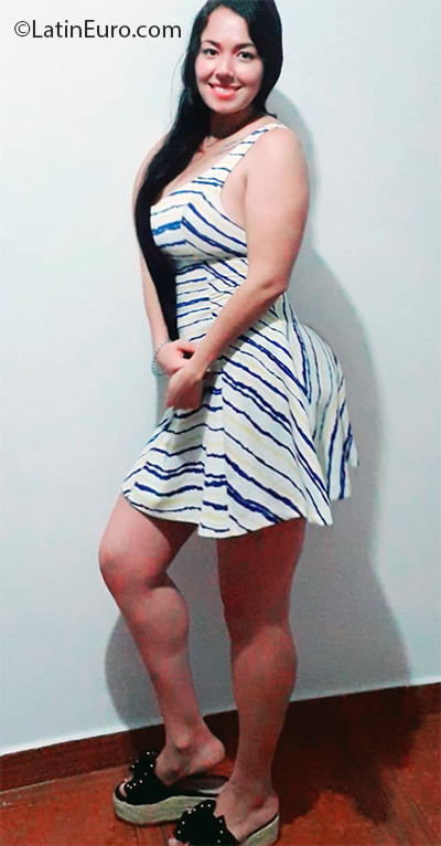 Date this tall Colombia girl Laura from Ibaque CO26986
