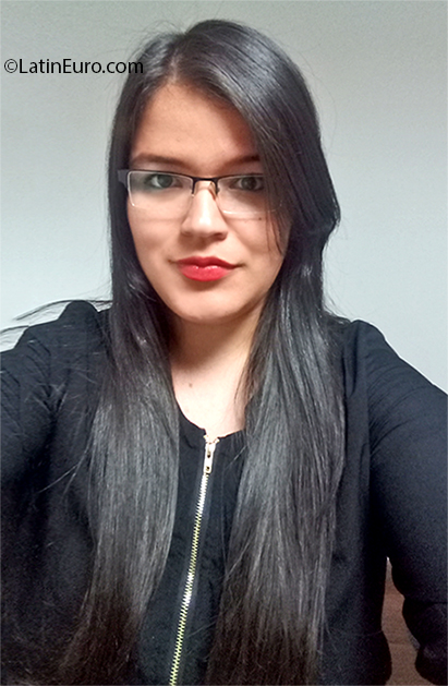 Date this happy Colombia girl Kelly from Medellin CO26990