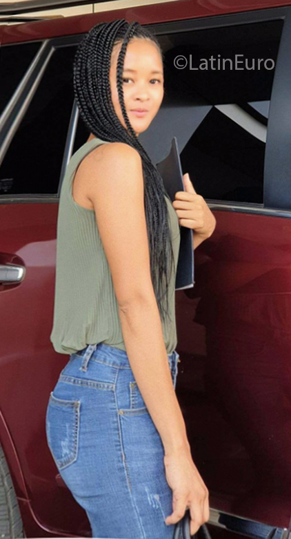 Date this fun Guinea girl Chinosa from Malabo GN4