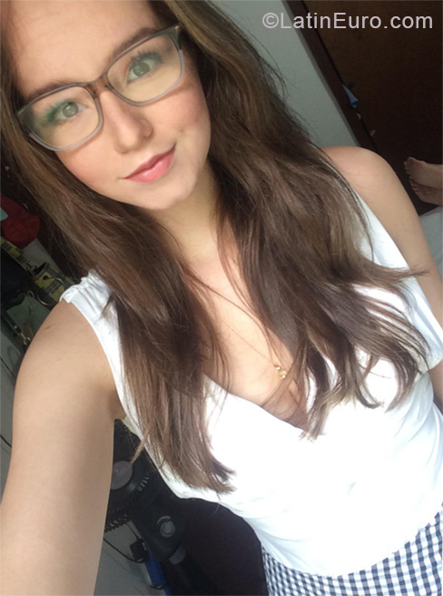 Date this happy Colombia girl Camila from Bucaramanga CO27314