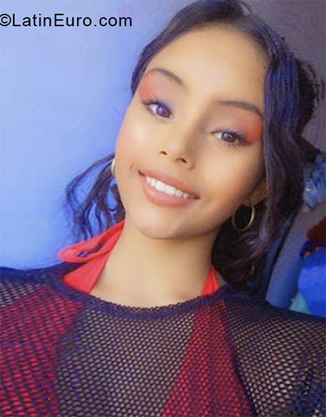 Date this delightful Colombia girl Kristal from Cali CO27145
