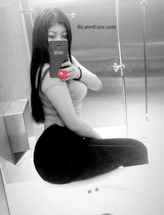 Date this georgeous El Salvador girl Arie from San Salvador SV110