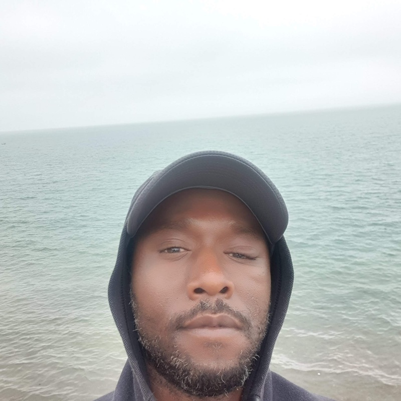 Date this georgeous United Kingdom man RobinH from London GB1018