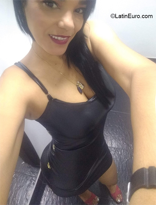 Date this happy Colombia girl Karina from Bucaramanga CO27272