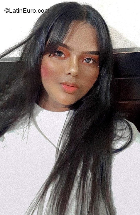 Date this lovely Colombia girl Paola from Barranquilla CO27213