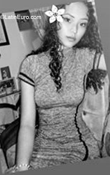 Date this pretty Colombia girl Danny from Florencia CO27217