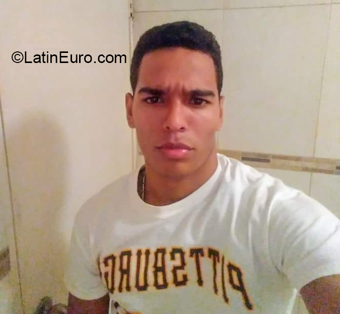 Date this happy Venezuela man Antonio from Caracas VE3157