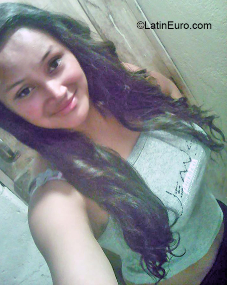 Date this foxy Ecuador girl Yesenia from Quito EC480