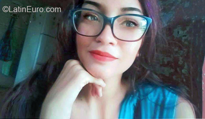 Date this georgeous Venezuela girl Carmen from Caracas VE3165