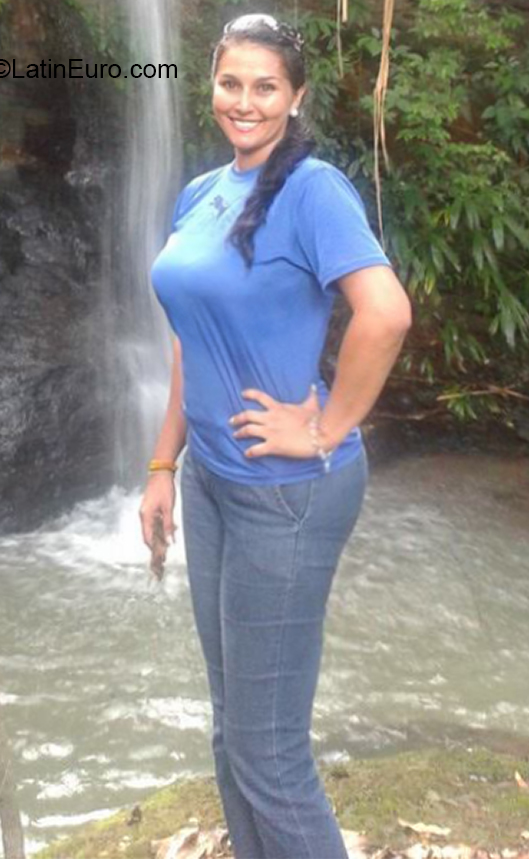 Date this funny Colombia girl Gabriela from Medellin CO27282