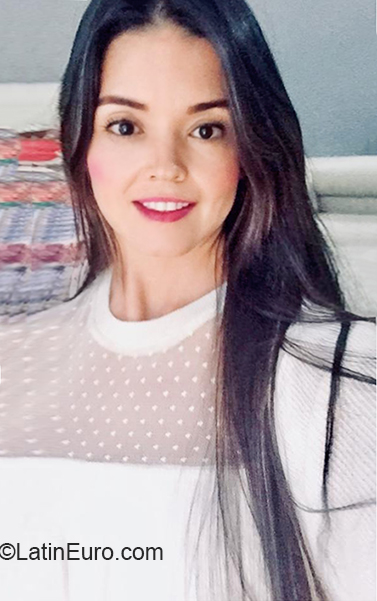 Date this attractive Colombia girl Erica from Medellin CO27298
