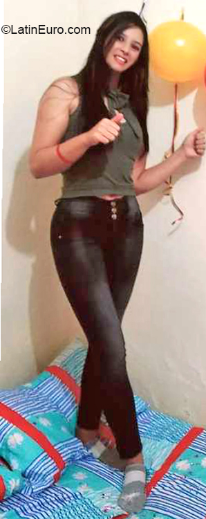 Date this young Colombia girl Caterin from Medellin CO27317