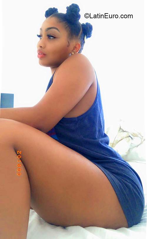Date this sultry Dominican Republic girl Raysa from Santo Domingo DO38104