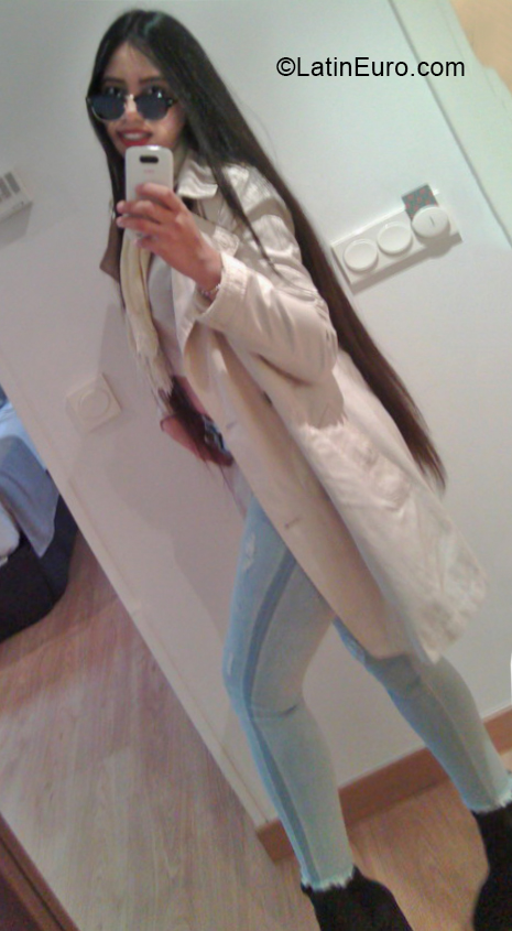 Date this gorgeous Venezuela girl Joselin from Caracas VE3195