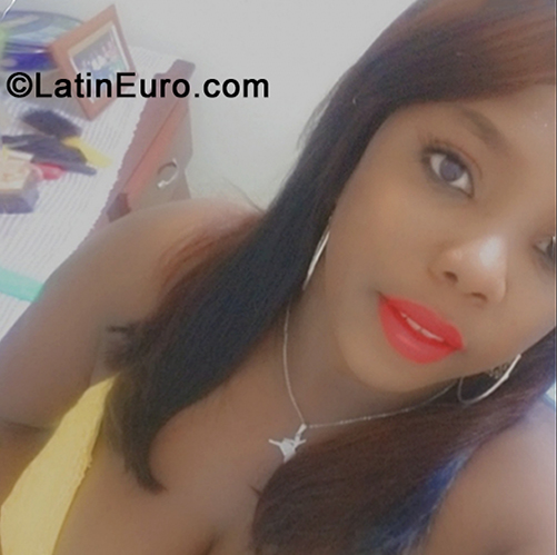 Date this young Dominican Republic girl Estefany from Santo Domingo DO38141