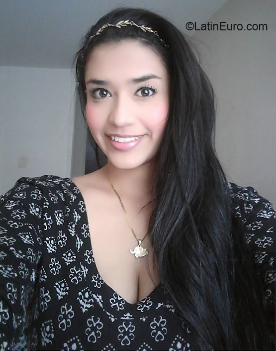 Date this voluptuous Colombia girl Alexandra from Bucaramanga CO27345