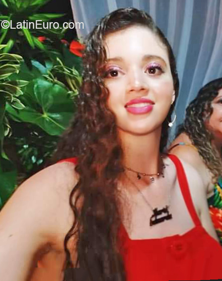 Date this nice looking Brazil girl Maria from Teofilo-Otoni BR11135