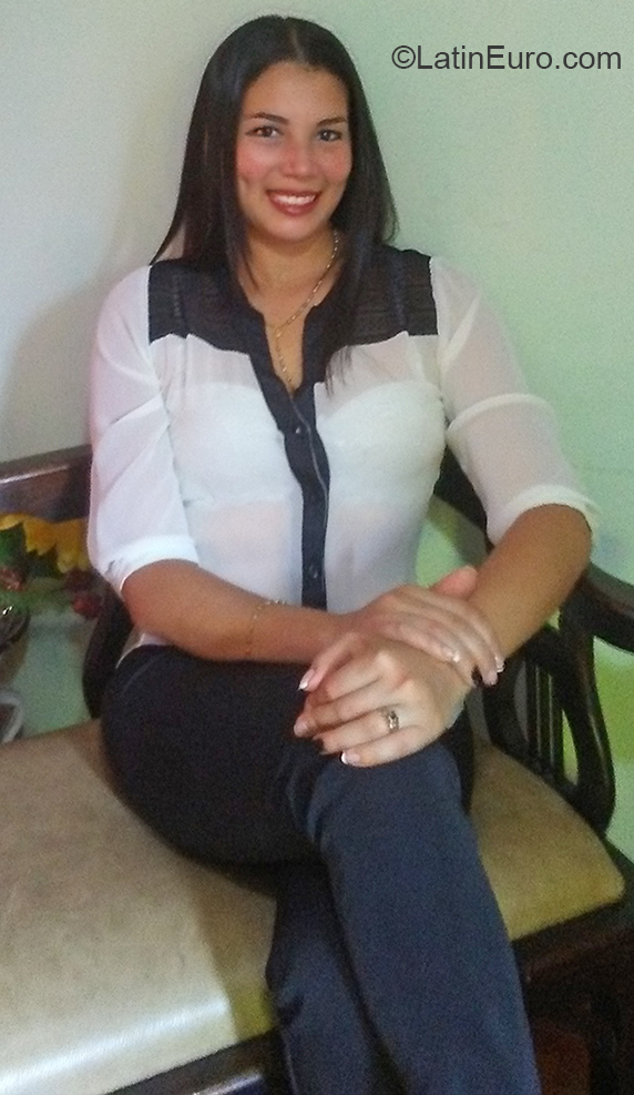 Date this pretty Venezuela girl Maryuri from Acarigua VE3204
