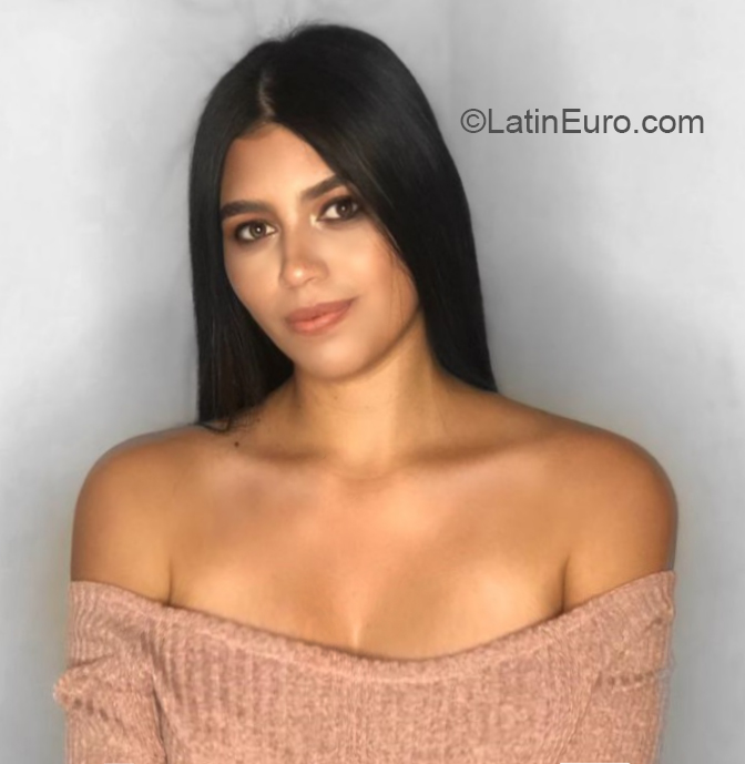 Date this foxy Venezuela girl Daniela from Trujillo VE3209